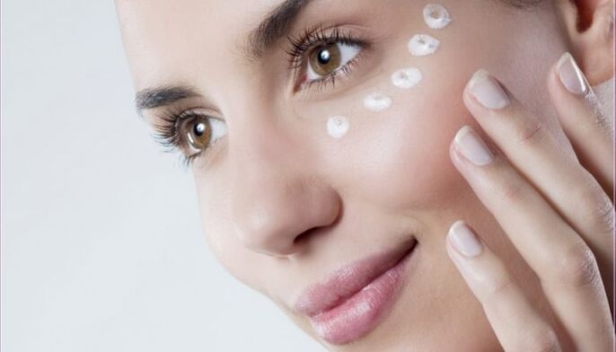 Rejuvenating the skin around the eyes with creams